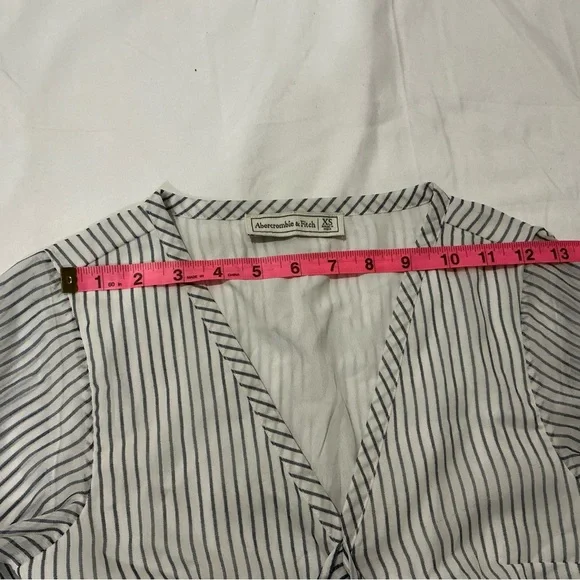 NWOT Abercrombie and Fitch Women’s White and Blue stripe blouse Size S - Picture 5 of 8